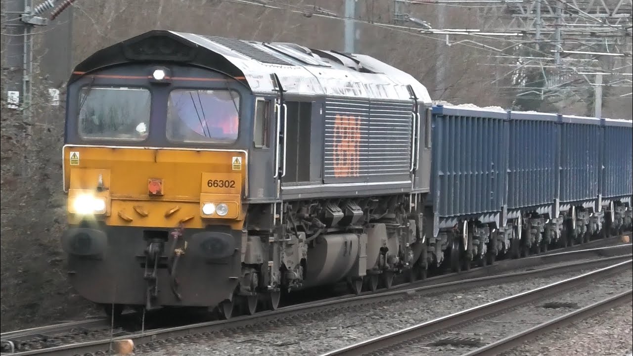 Fantastic Rush Hour at Sandbach Station Freight/Passenger Trains 3rd January 2026