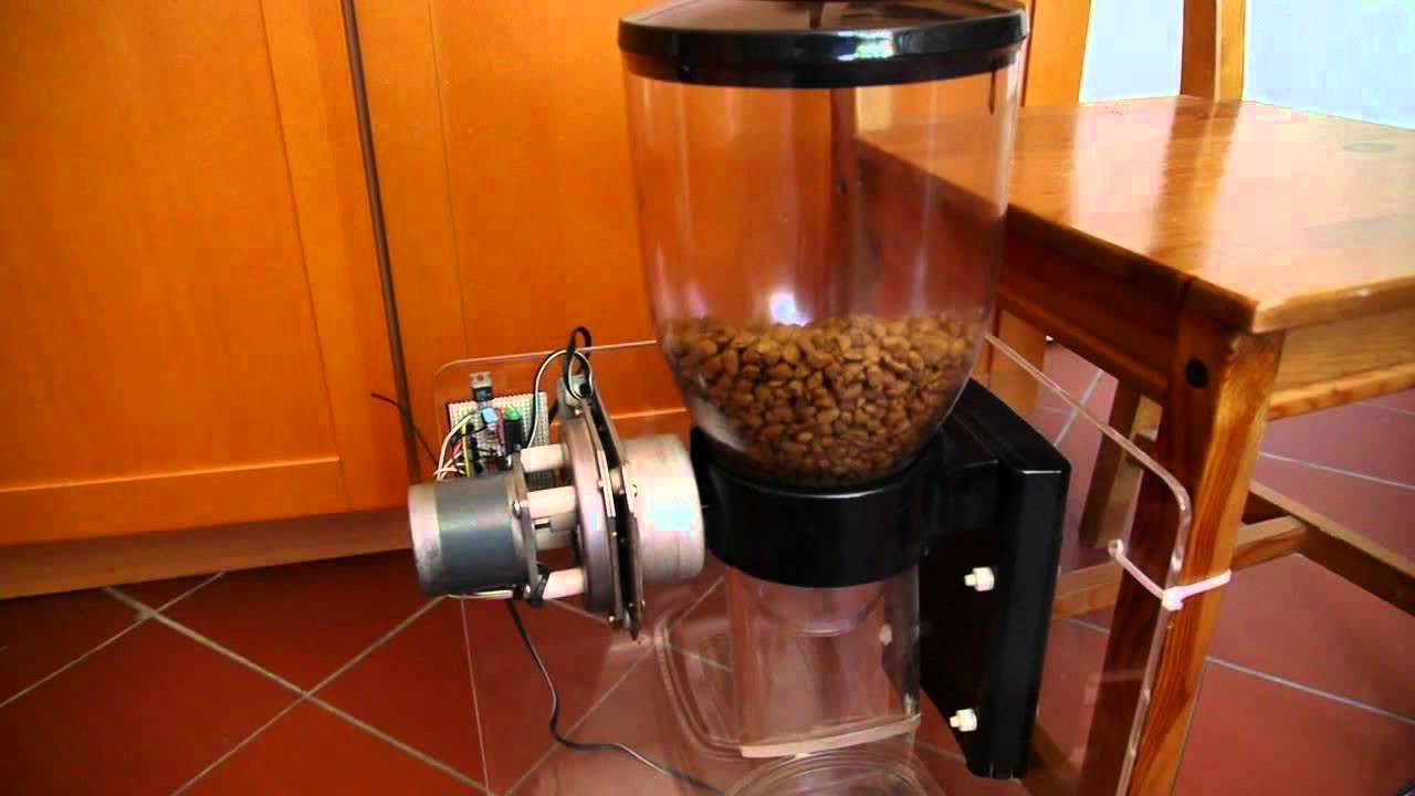 Automatic cat feeder with stepper motor and ATMega AVR