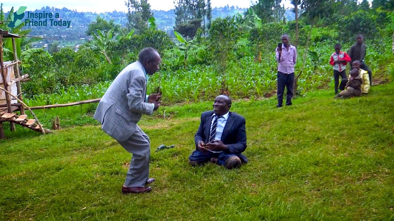 WATCH HOW AMAZINGLY PROF MOSOMI WITH NYAMUNYAMU's SONG AND DANCING MOVES TOUCHED EVERYONE