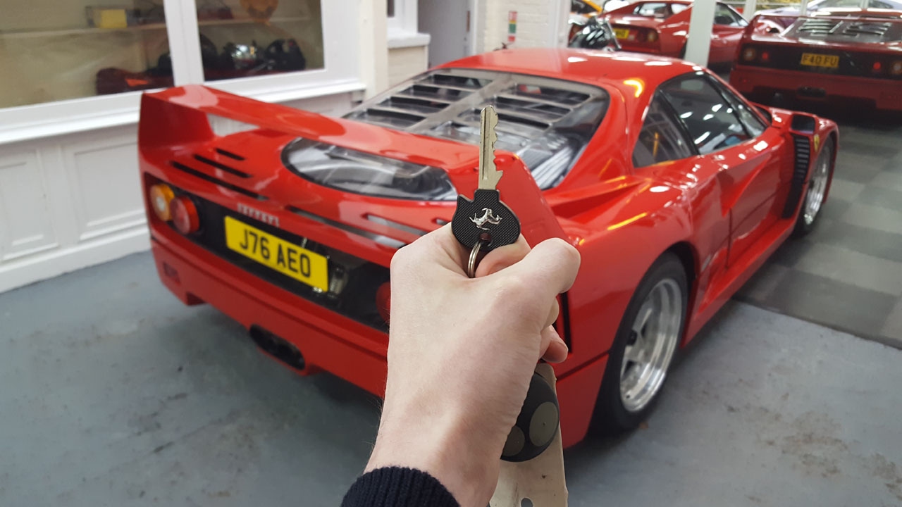 Ferrari F40: In-depth Exterior and Interior Tour.