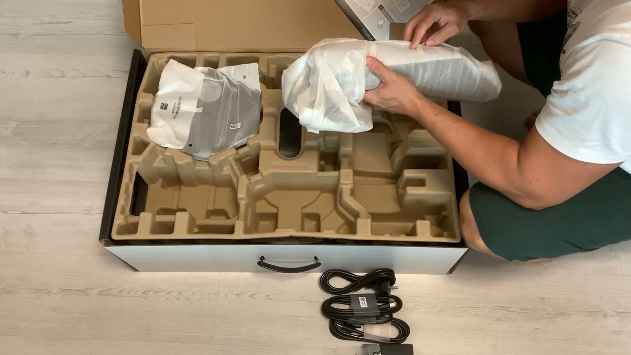 Unboxing Dell Alienware AW2724DM
