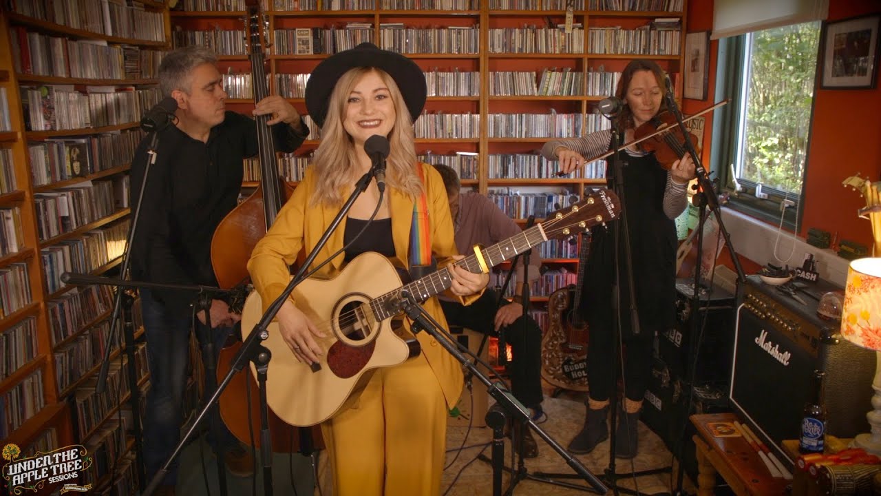 Molly & The Moon - 'Good Riddance (Time Of Your Life) Green Day cover | #UnderTheAppleTree