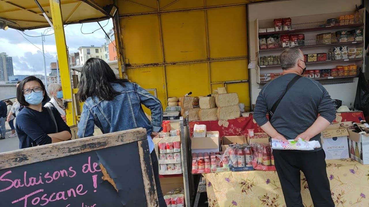 Le marché La batte de Liège au bord de la Meuse