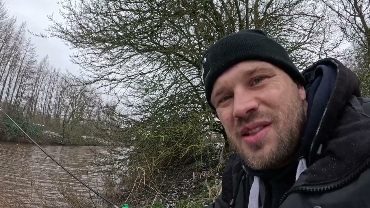 Winter Angeln mit Wattwurm im Kanal #angeln #fishing #outdoors #winter