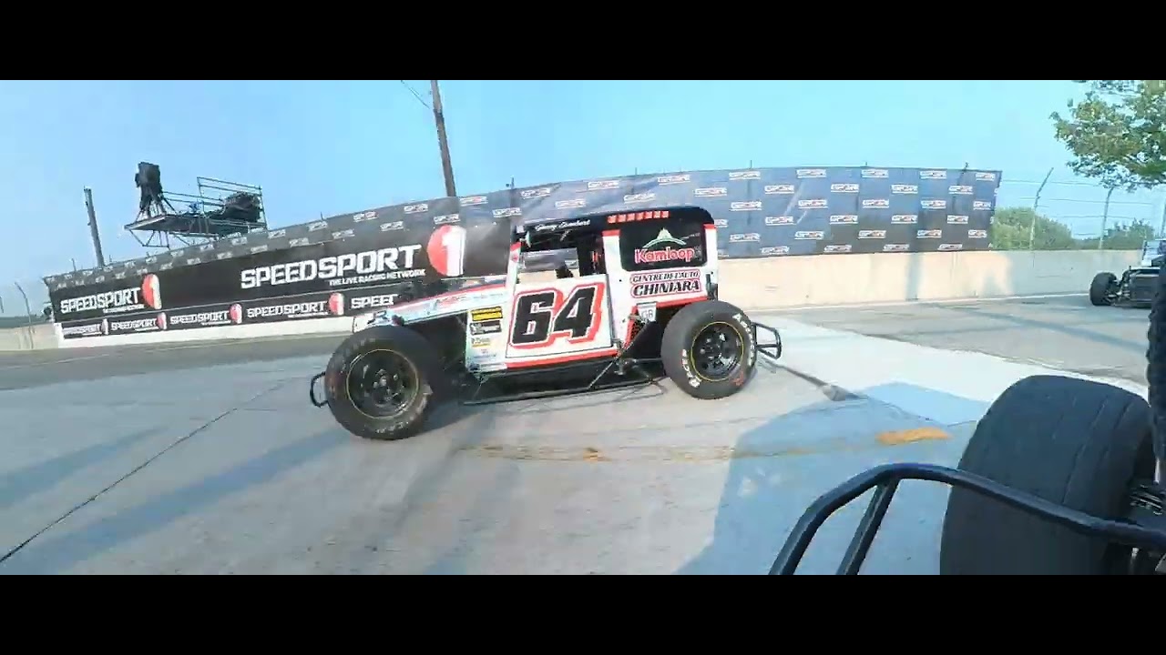 Motion-Racing @ GP3R 2025, Re Start race #1, 1st place battle, Fred Savard #80, L&eacute;gende Modifi&eacute;e. 