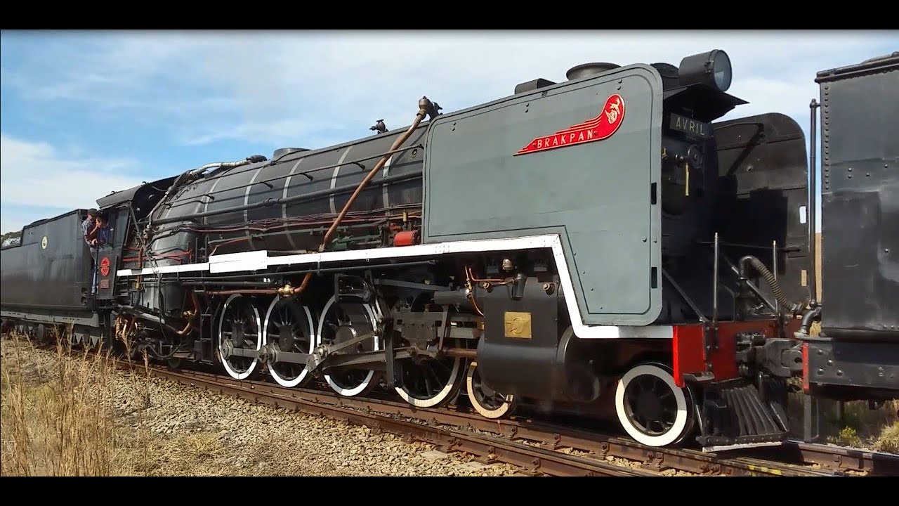 Planes, Trains & Automobiles 2016 with Reefsteamers' SAR Class 15Fs 'JANINE' & 'AVRIL'.