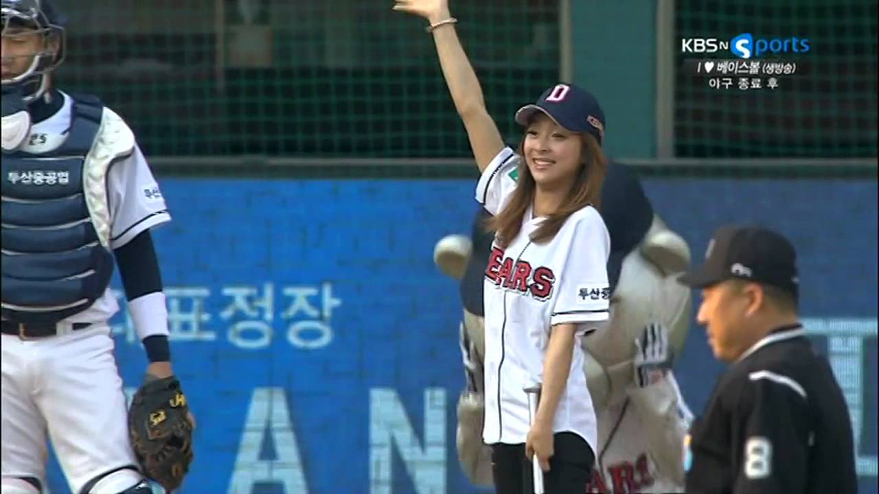 130515 f(x) Luna Baseball Batting for Doosan Bears