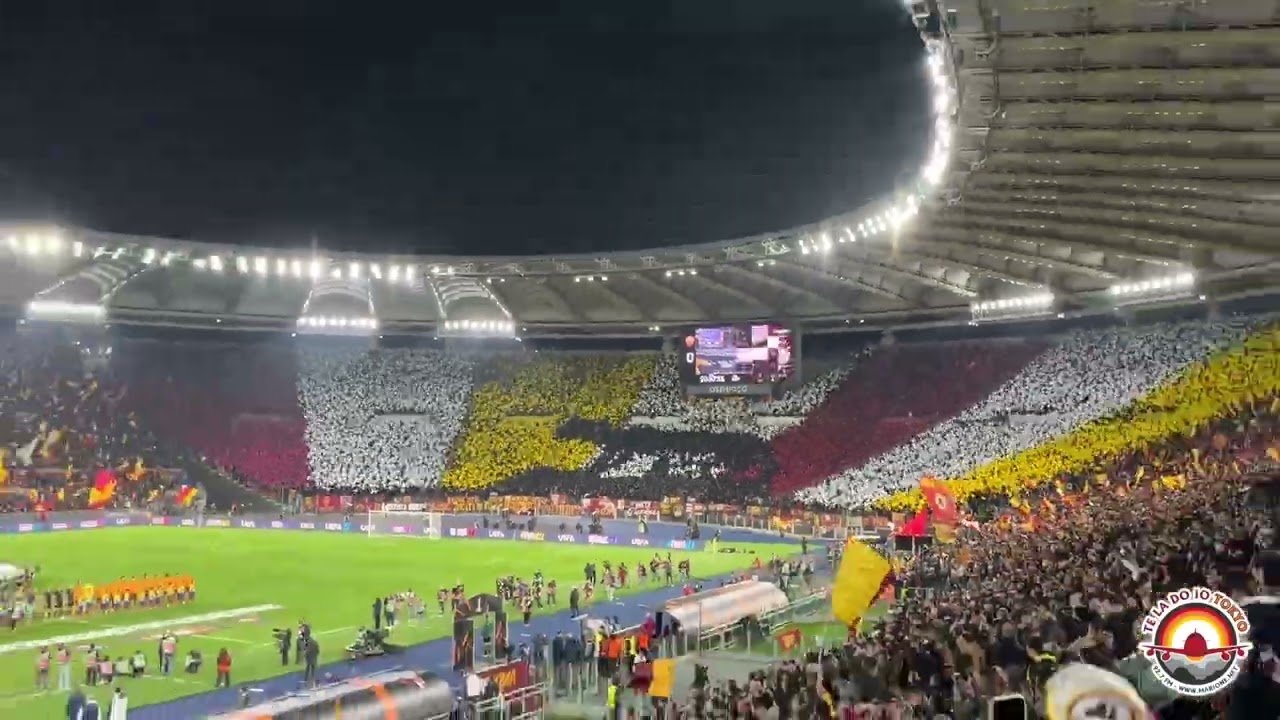 Roma - Bologna: la meravigliosa coreografia della Curva Sud