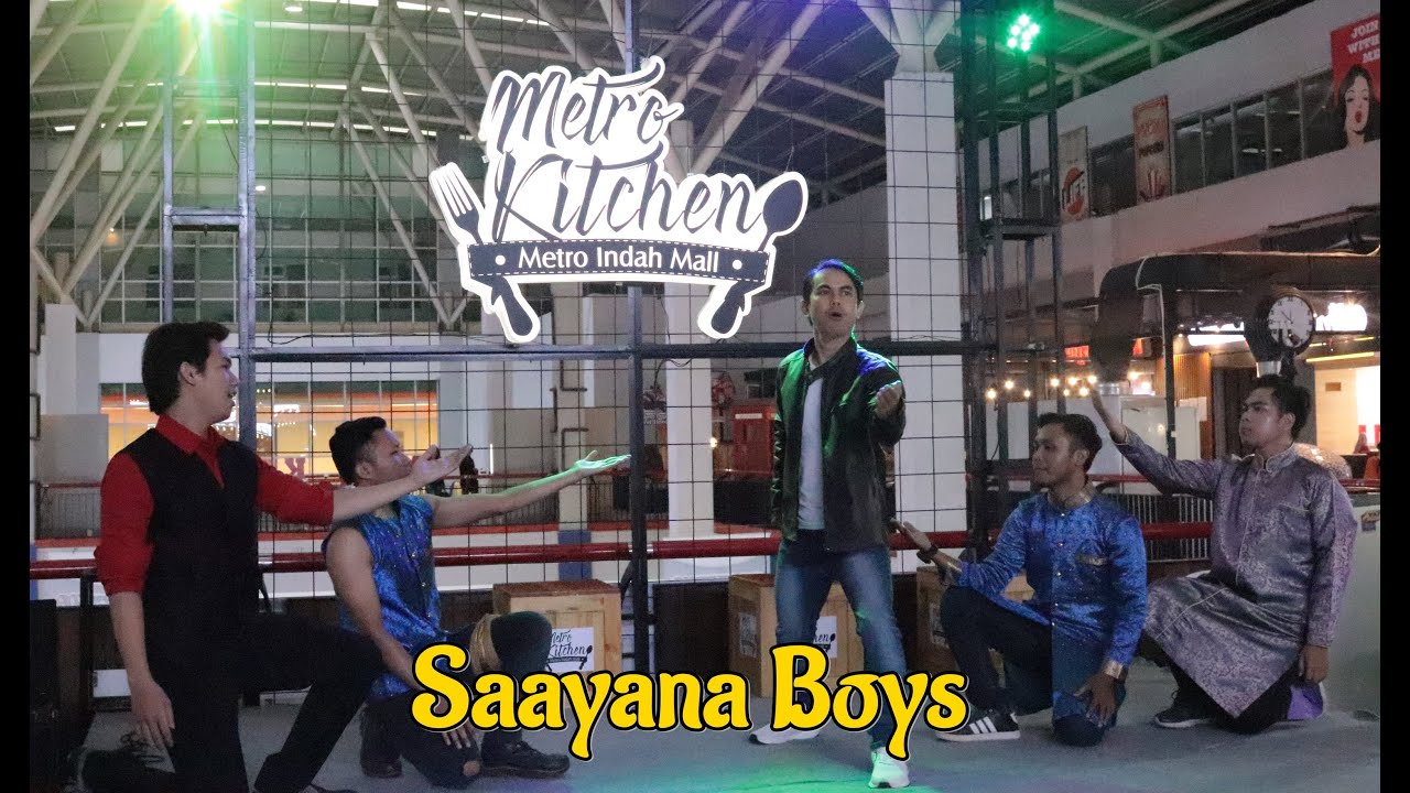 Tarian Aktor Besar India dibawakan dalam versi Saayana di acara BollyMania Bandung Showcase