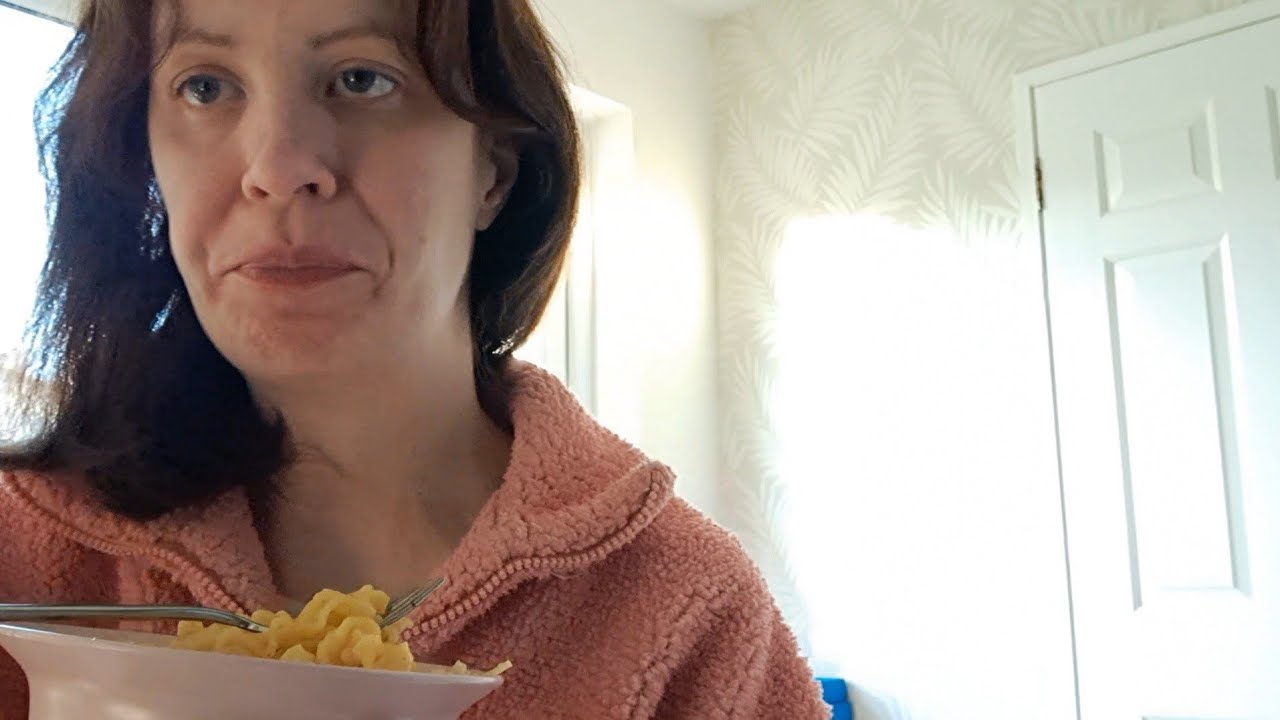 Having Buldak noodles and talk about my creative space