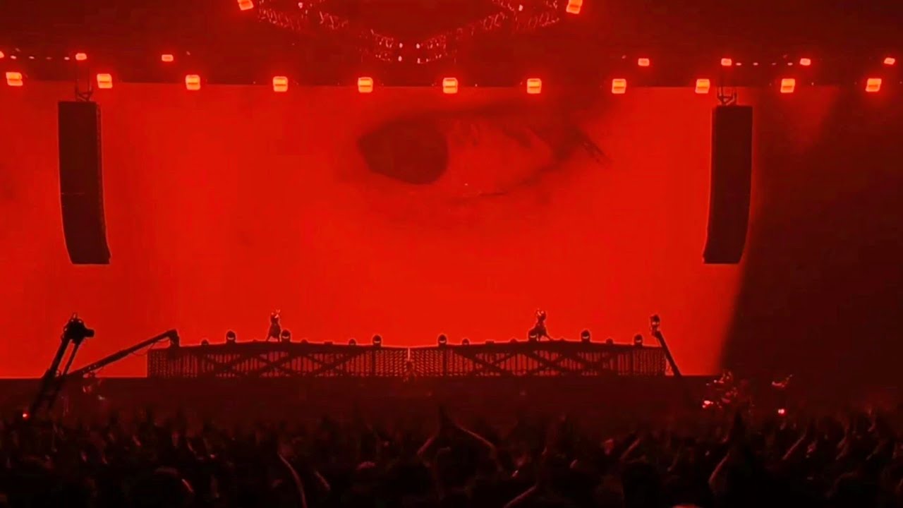 BABYMETAL - 'Distortion' [LIVE PROSHOT] [SUBTITLED] [4K HQ]