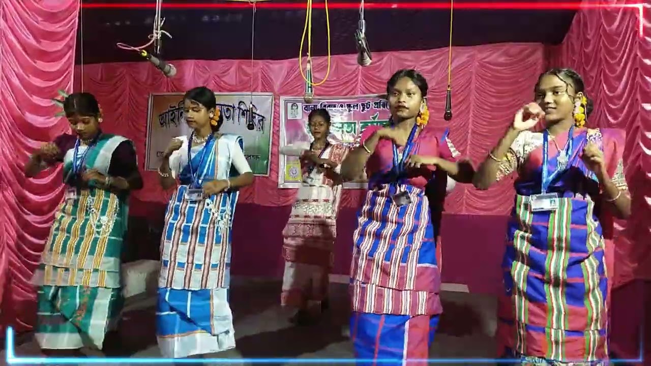 বাল্যবিবাহ ও স্কুল ছুট সচেতনতা অনুষ্ঠানে :: ছাত্রীদের দ্বারা পরিবেশিত একটি আদিবাসী নৃত্য