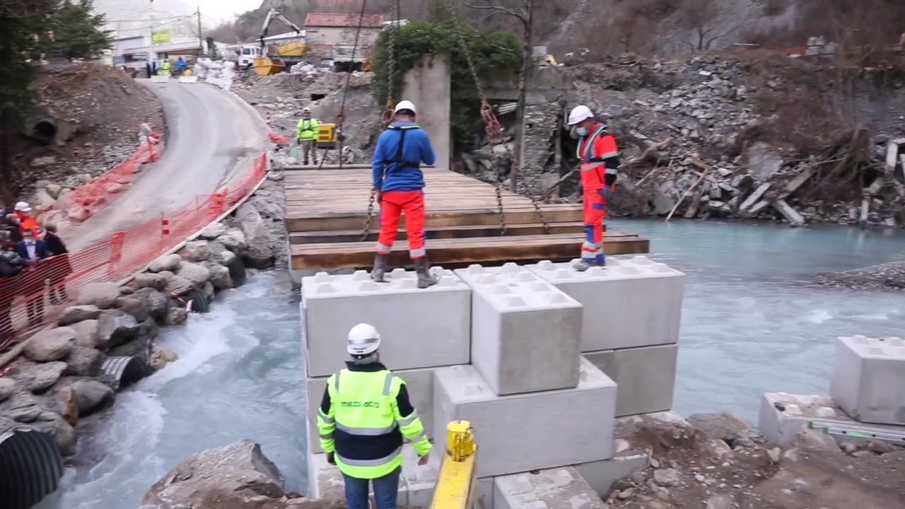 Tempesta Alex, un nuovo ponte in val Roja. A maggio il collegamento con l'Italia