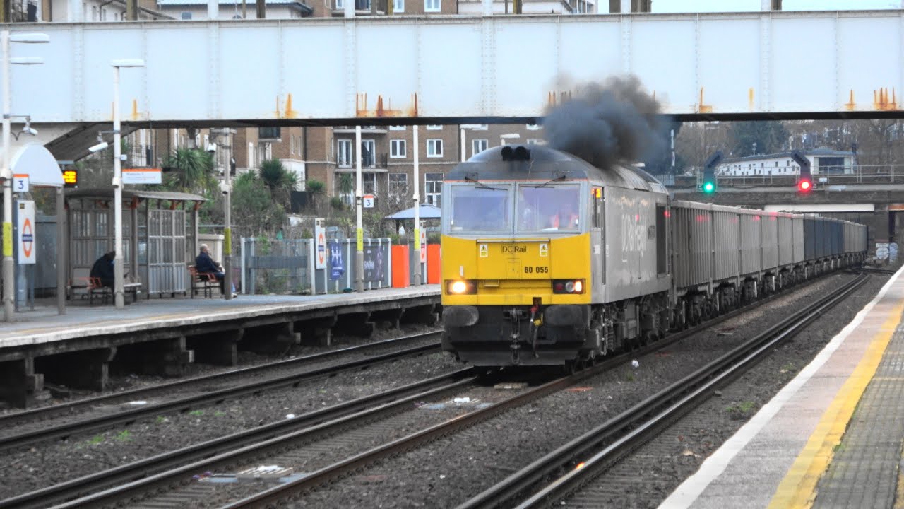 (4K) DC Rail Freight 60055 powers through Kensington Olympia on 6Z46 for Wembley Yard. 22.01.22