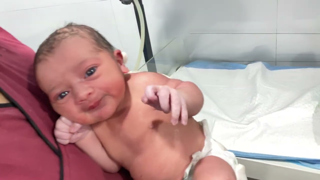 Cute Little Girl Baby in NICU | First Formula Milk Feeding & Final Discharge 🍼🏠#neonatologist