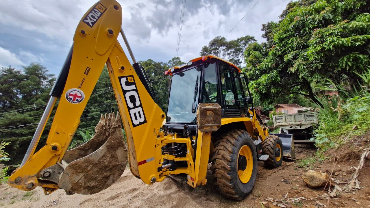 RETROESCAVADEIRA JCB 3CX. ABERTURA DE FOSSA SÉPTICA. #retroescavadeira #trator ##jcb ##brasil 