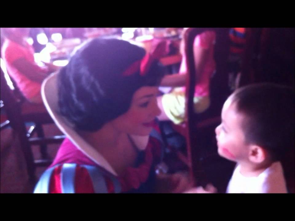kisses from snow white