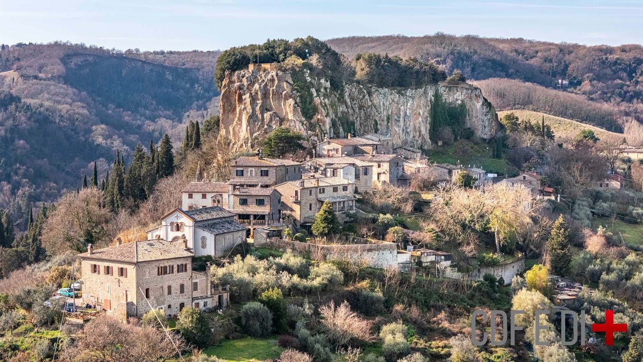 Vista dall'alto | Orvieto (TR), Rocca Ripesena, Italy | Casale panoramico nel borgo-presepe