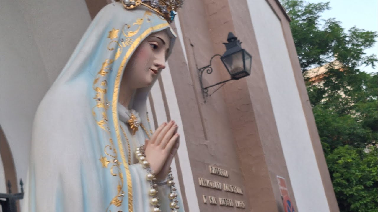 Procesión de nuestra señora de Fatima por la barriada de ciudad jardín