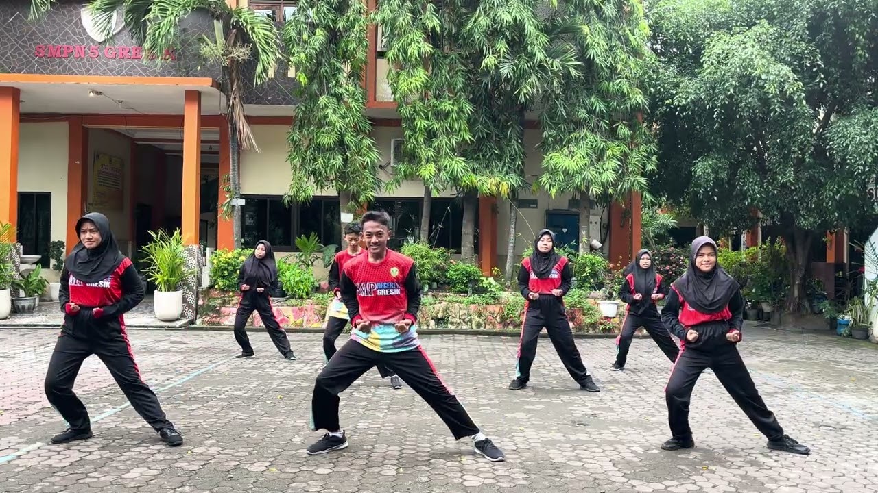 Pencak Silat Kelompok 2 Kelas 9J UPT SMP Negeri 5 Gresik 