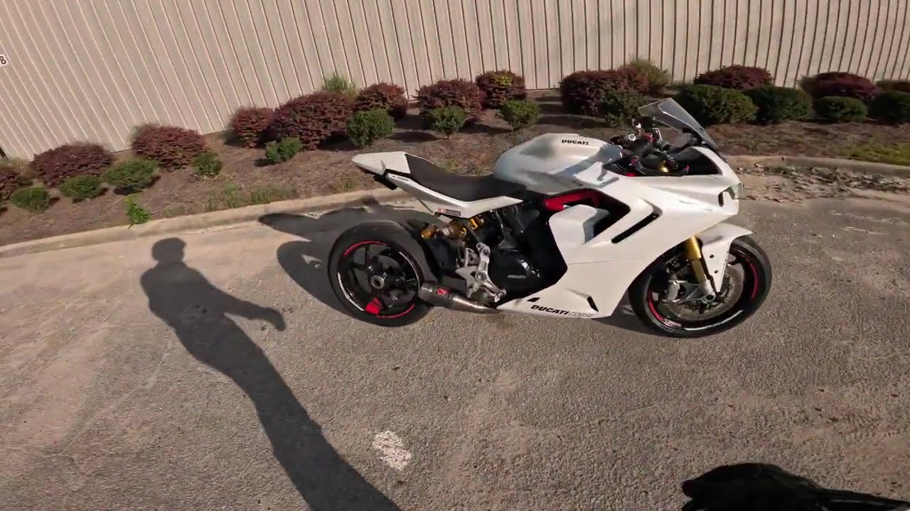 Traffic Doesn't Exist on a Motorcycle | Ducati Supersport 950 S (RAW & UNCUT)