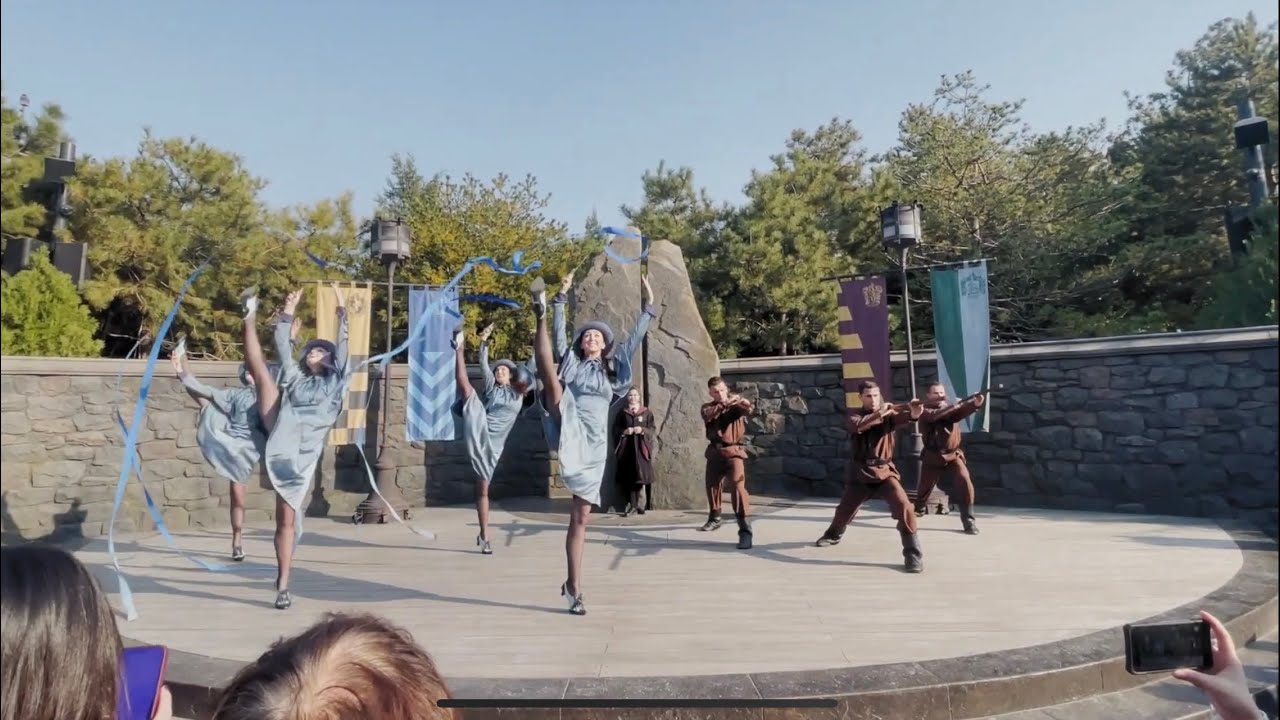 Universal Beijing Resort - Triwizard Spirit Rally (Beauxbatons and Durmstrang) 北京环球度假区 - 三强争霸赛动员会