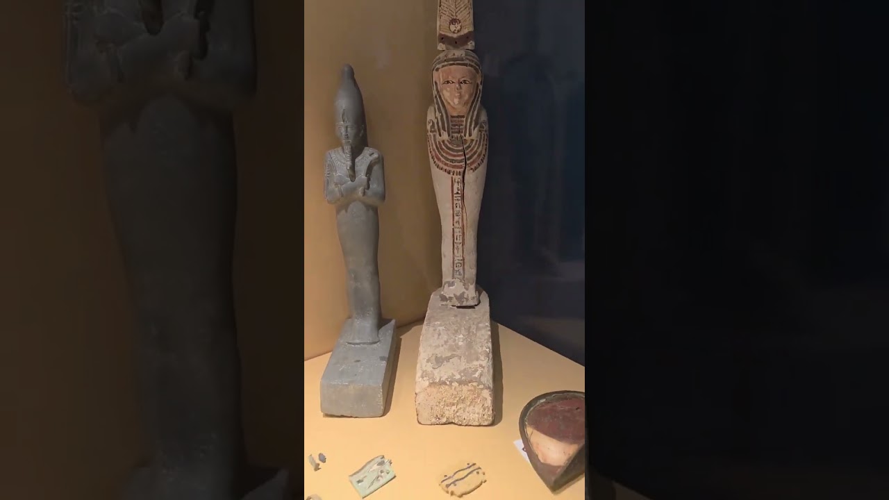 اللواء عماد الكدواني محافظ المنيا يزور متحف آثار ملوي في ضيافة و استقبال د جيهان نسيم مدير متحف ملوي