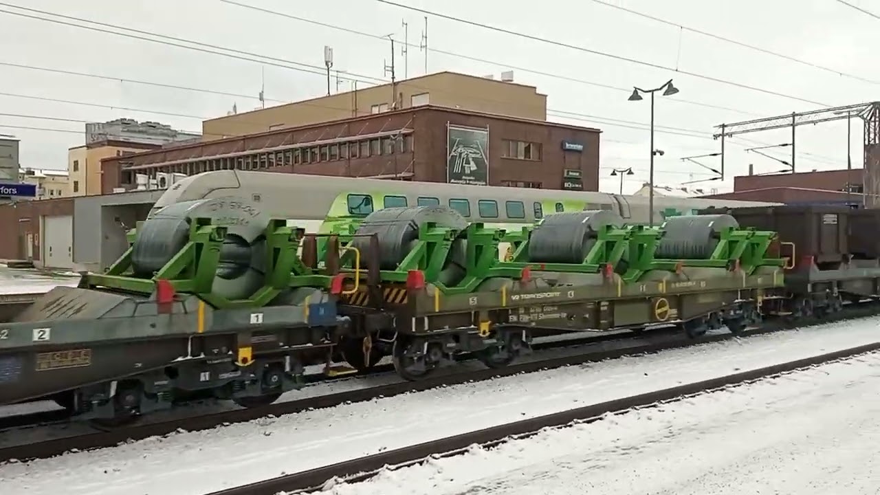 Steel train 5008 & InterCity 45 in Tampere