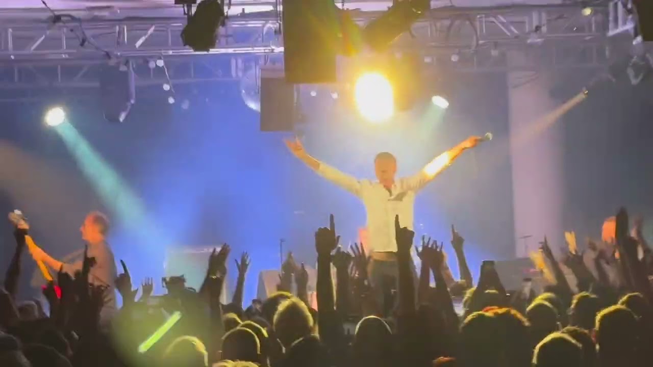 Suede - Disintegrate at Clore Ballroom