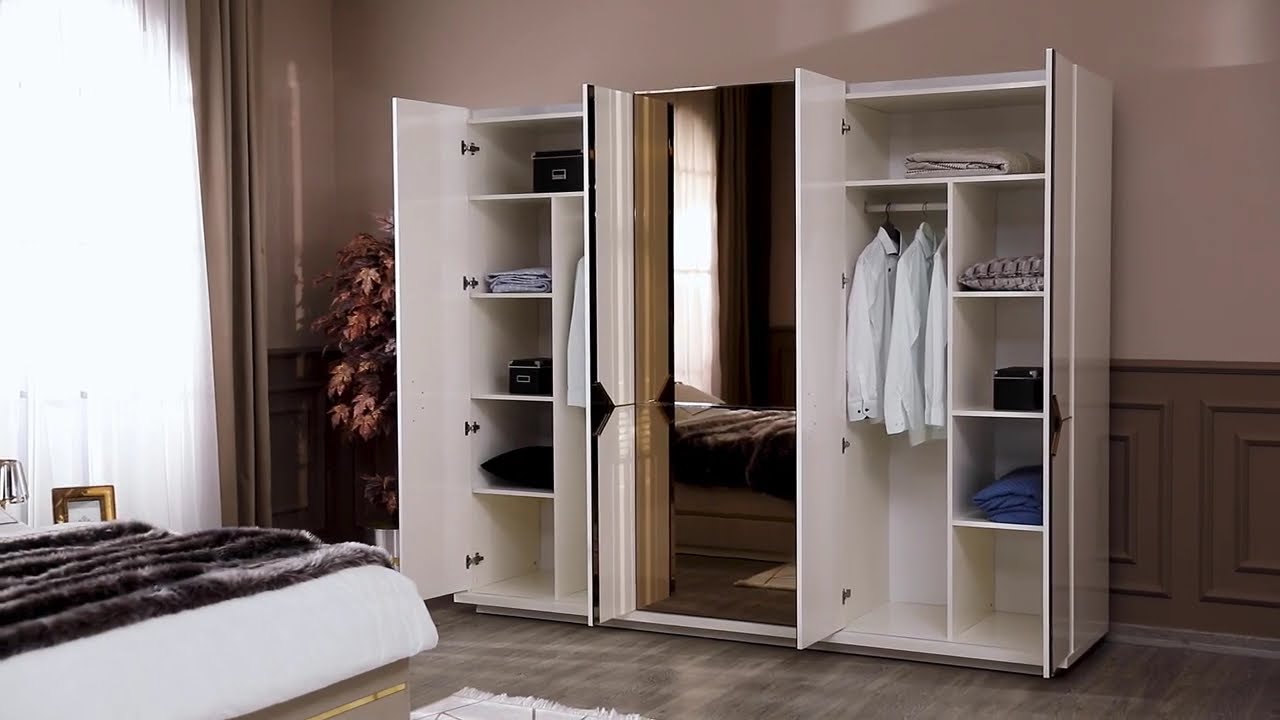 Eleg&aacute;ns h&aacute;l&oacute;szoba, ahol a finom r&eacute;szletek &eacute;s a letisztult form&aacute;k harm&oacute;ni&aacute;ban &eacute;lnek.