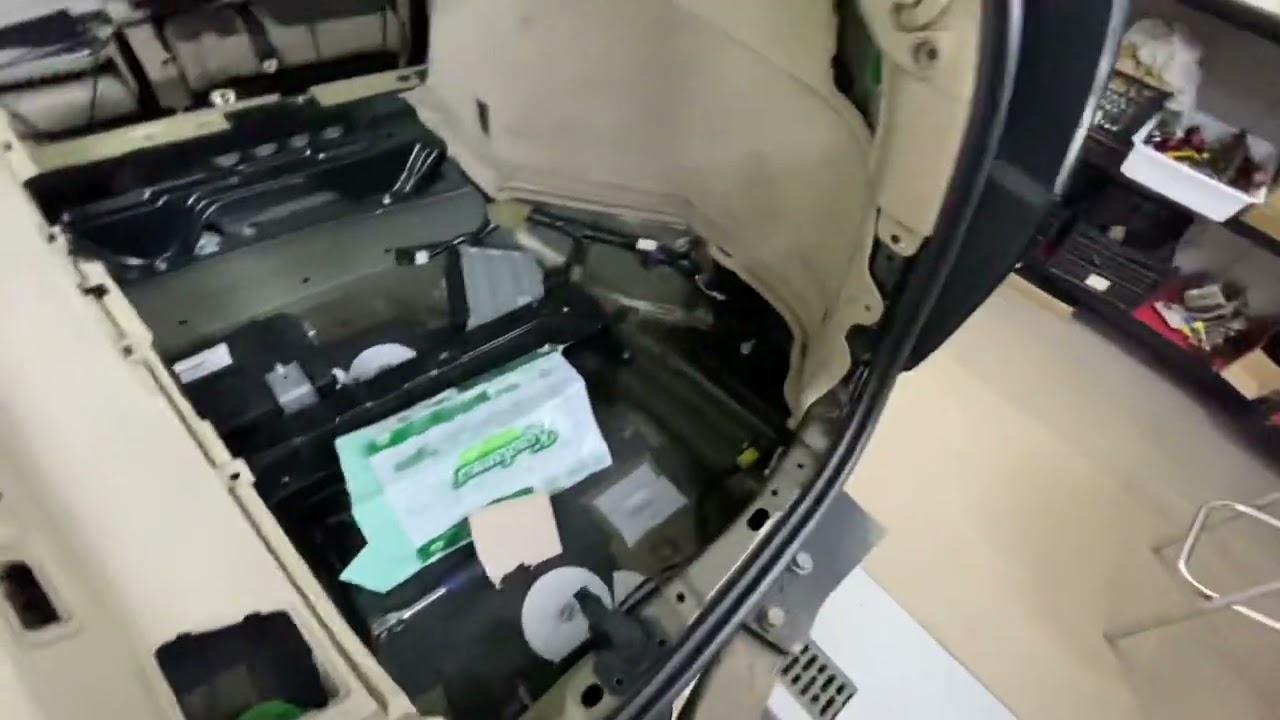 Вода в багажнике Lexus RX 400h