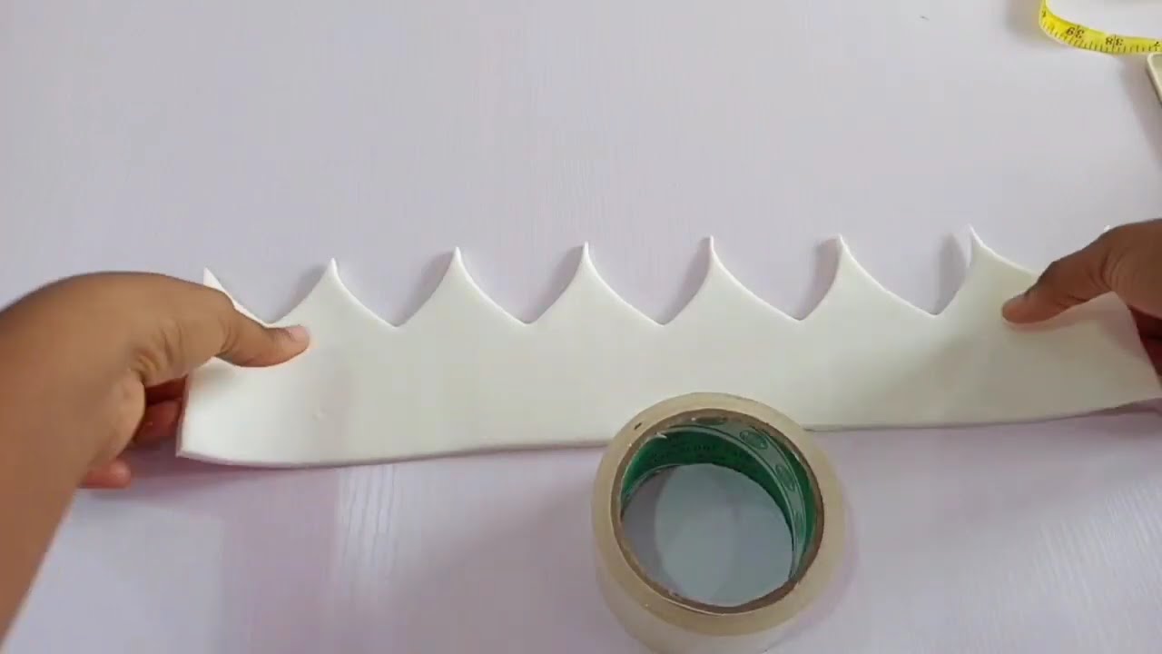 How to make a Golden Sugar Fondant CROWN #oluchiimoh #sugarcrown #howtomakefondantcrown
