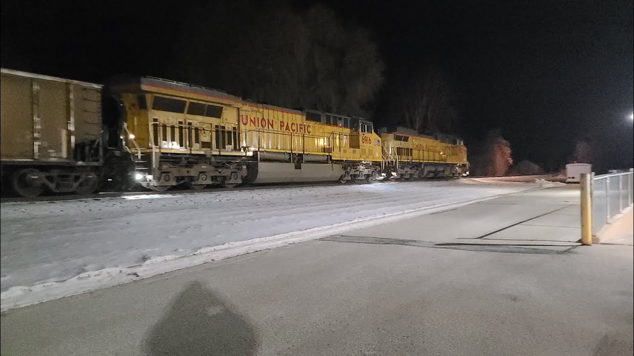 UP 9821, 6916 & 5346 on Edgewater Loads 1-27-26 