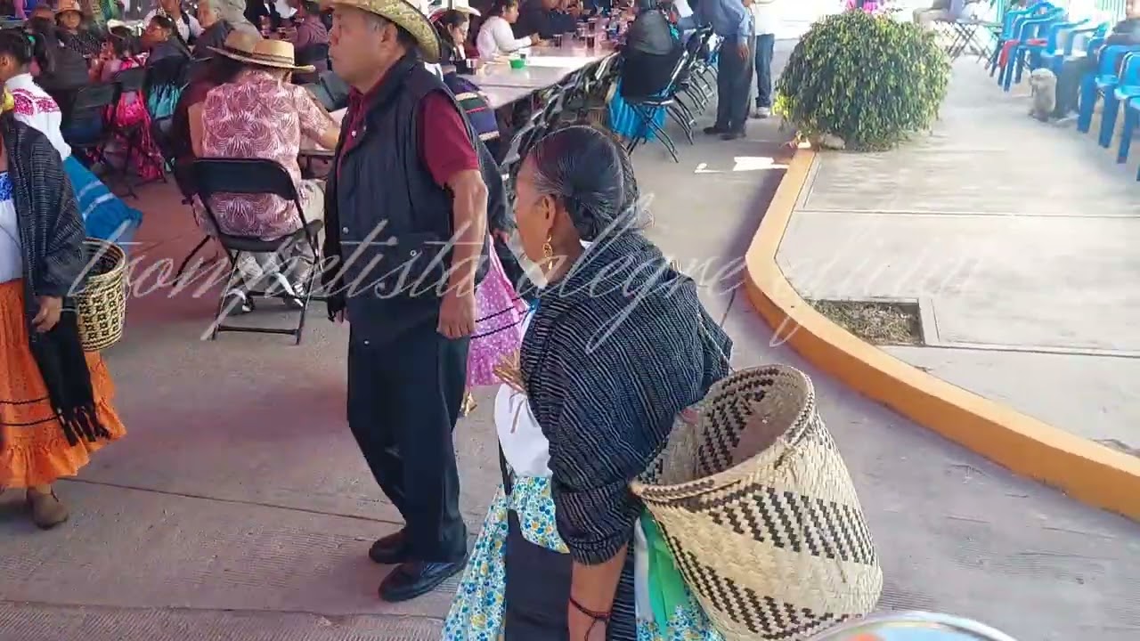 Pero q bonito bailan las mujeres de mi lindo estado de Oaxaca en la fiesta de sus rancho