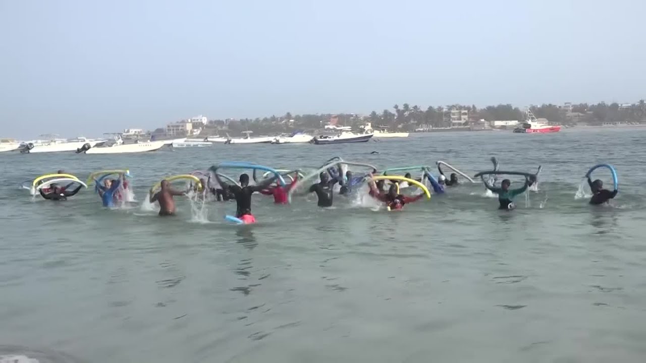 A Dakar, l’aquagym en mer a le vent en poupe