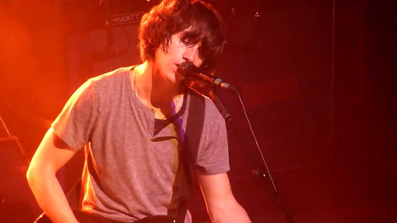 Arctic Monkeys - That's Where You're Wrong (live @ La Cigale - 16/06/2011 - Paris)