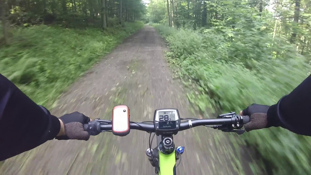 Mit dem Cannondale Moterra auf einem Trail in Battenhausen