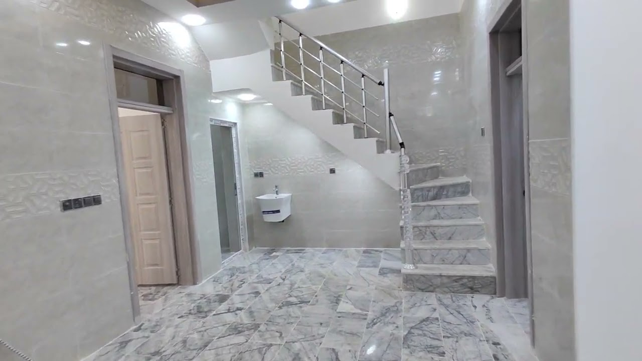 بيت للبيع في كربلاء حي العباس مساحة 100مترطابقين4غرف نوم كافة الخدمات 07724902896