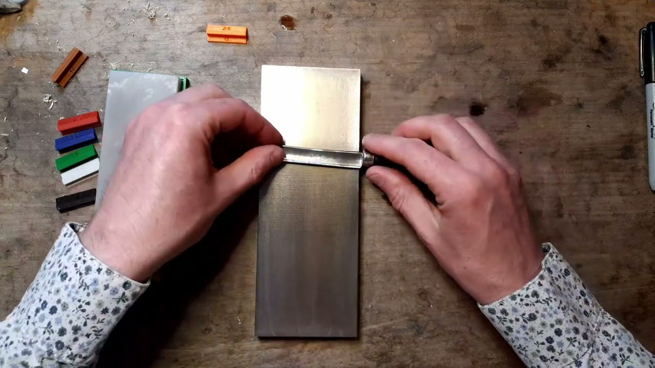Reed knife sharpening with wedge angle guides