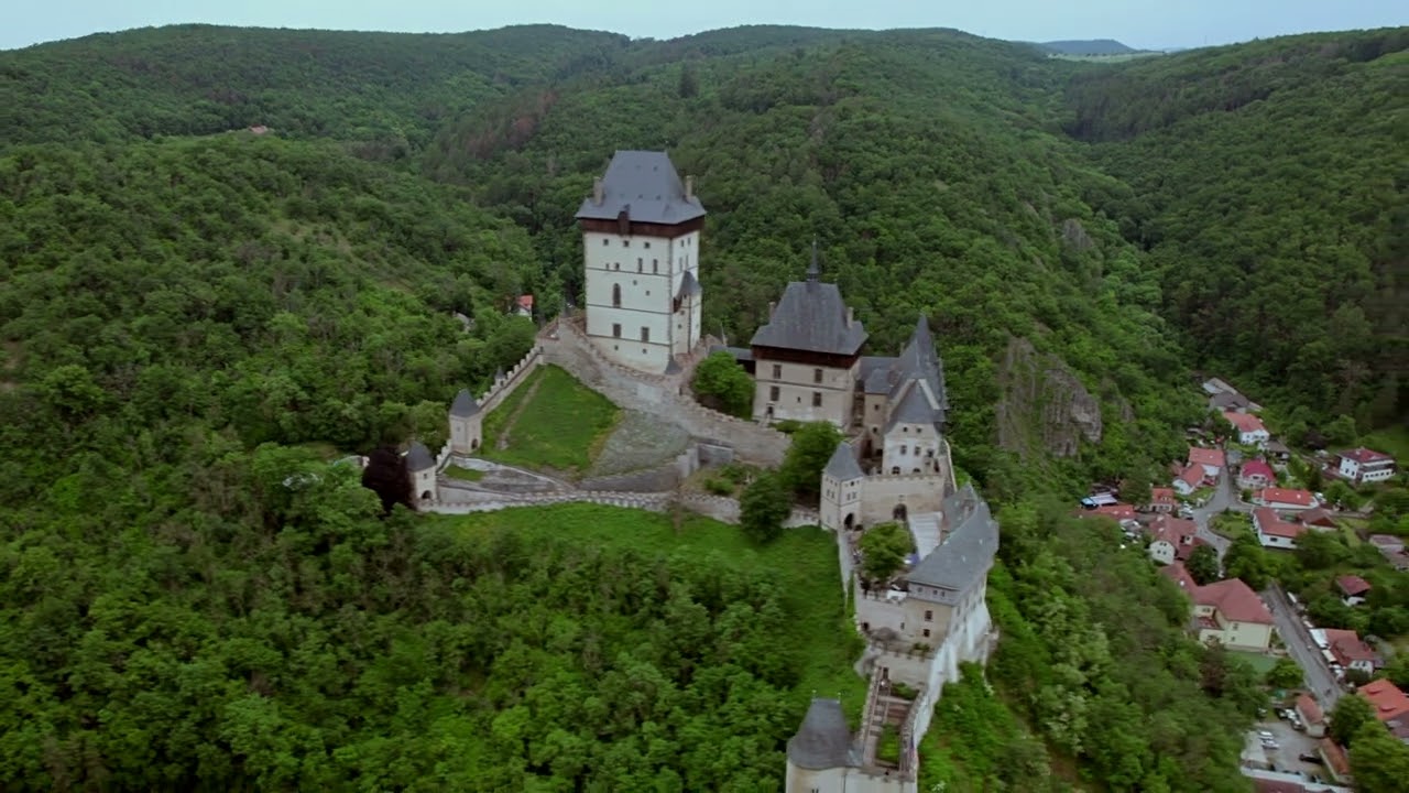 Karl&scaron;tejn Castle Teaser