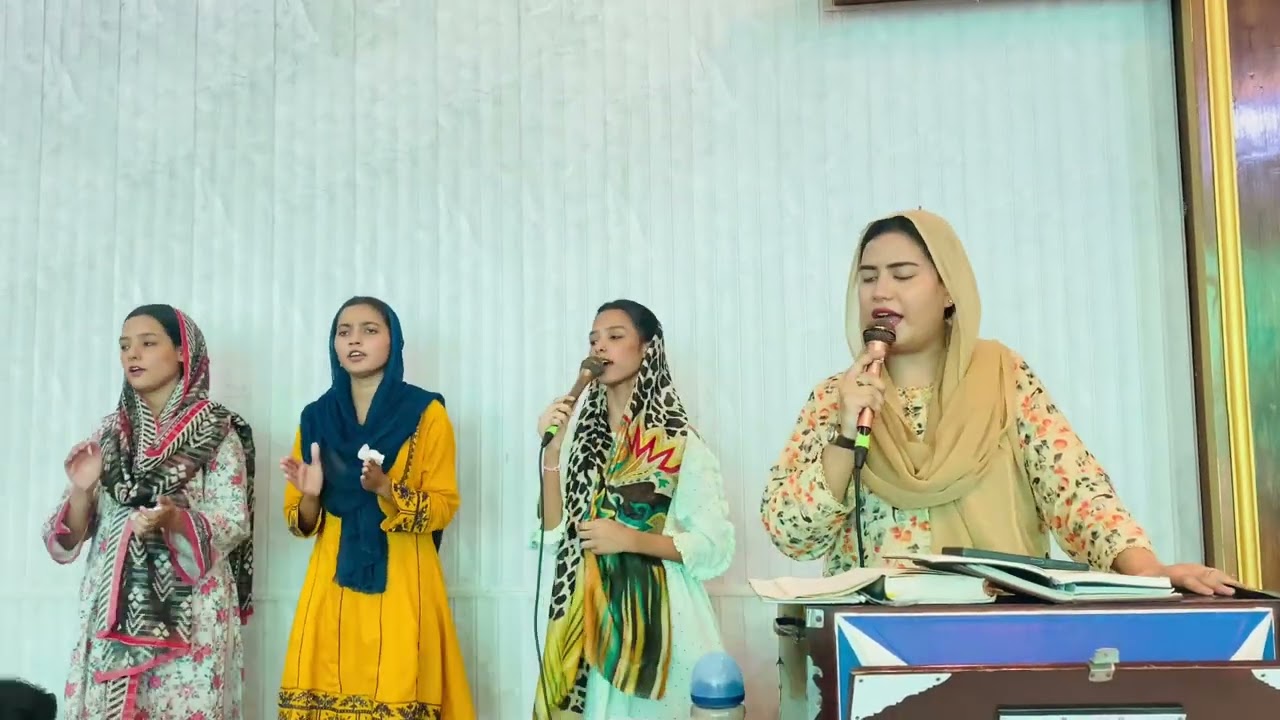 Main GULARO mari chaal (Live Video) Minahil Haroon Gill 
