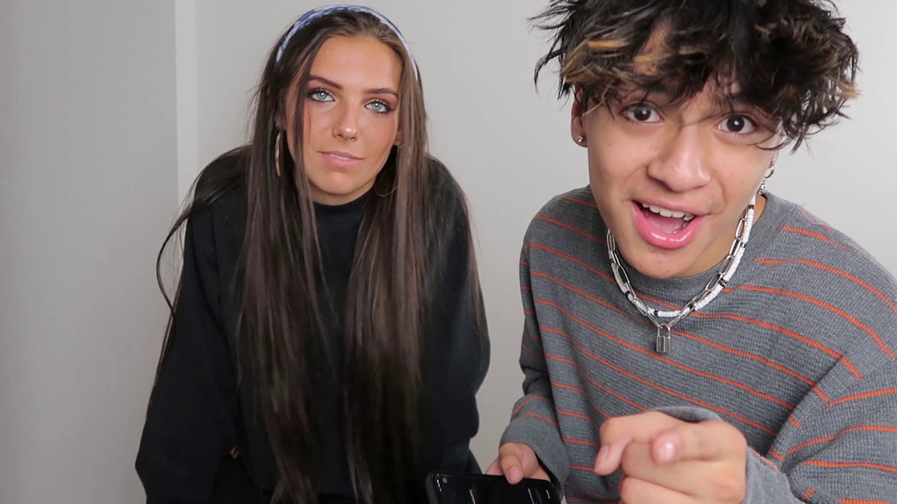 READING GIRLFRIENDS DM’S * IM MAD *