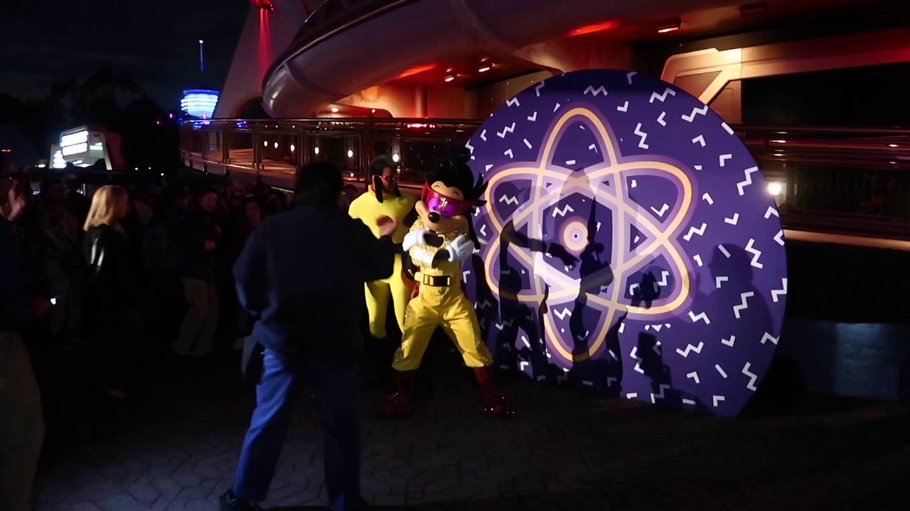 It's Powerline Time with Goofy & Max at Disneyland After Dark - 90s Nite