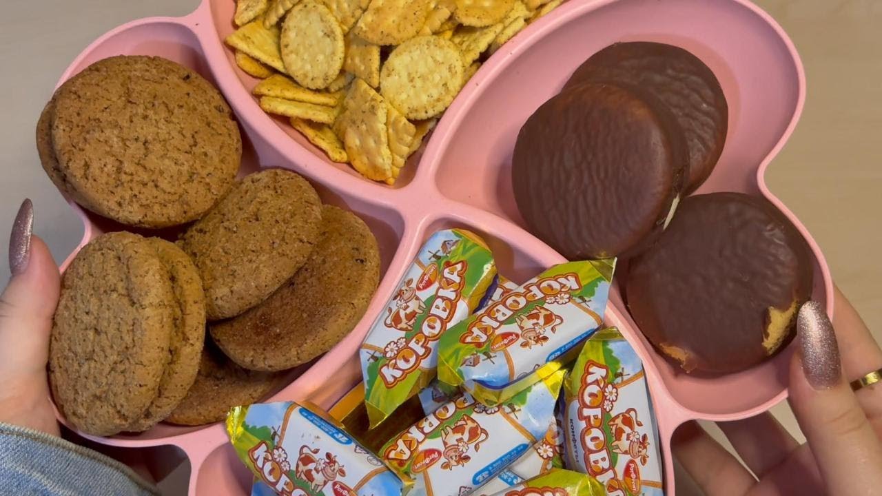 ASMR Filling platter with cookies