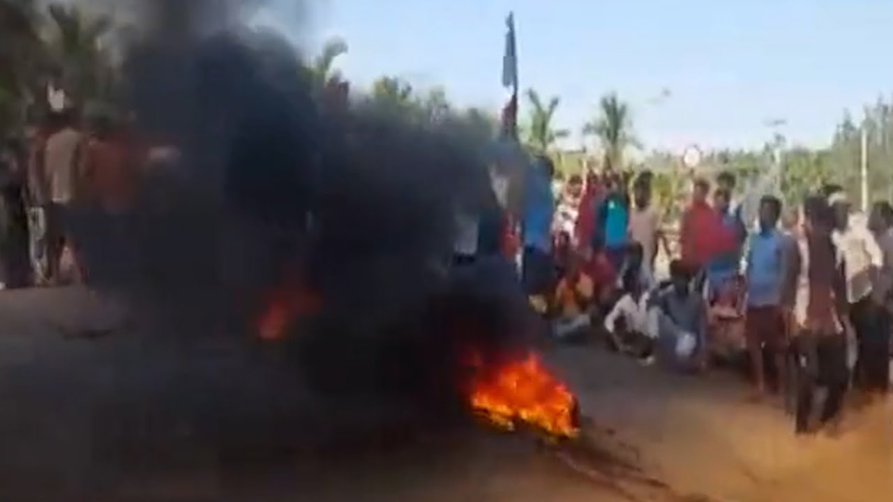 Karnataka protest: Banjara community blocks highway a day after attacking Yediyurappa's residence