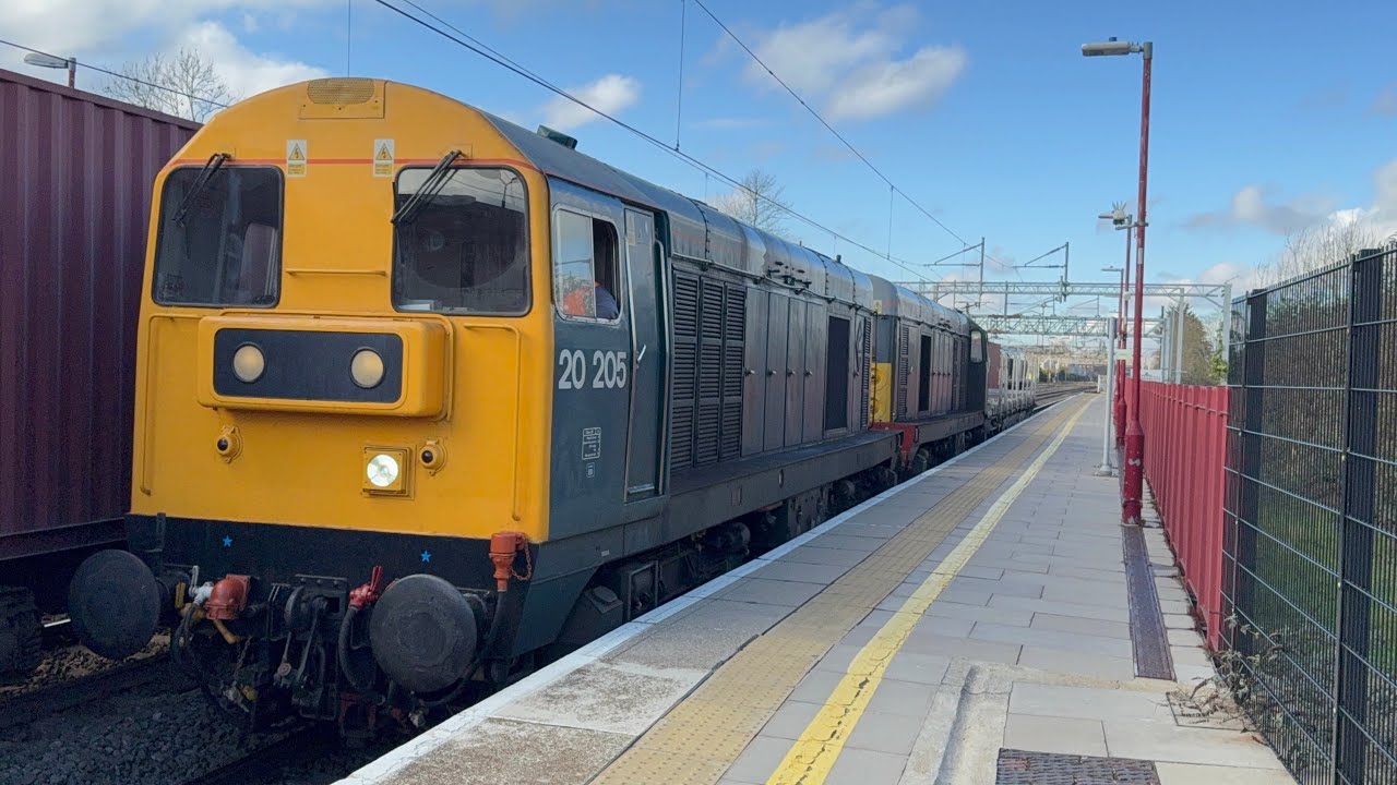 Romic 20205 and 20007 idles through Harrow and Wealdstone working 6019 4/2/26 