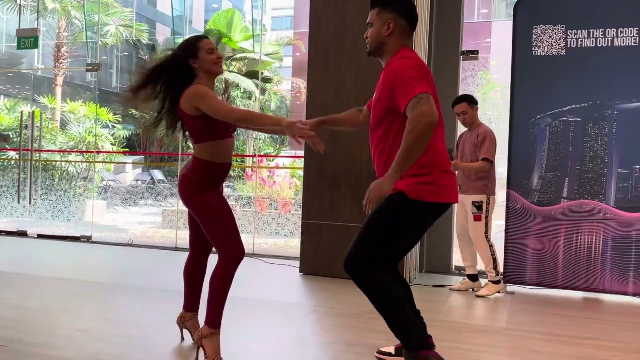 Llévame Contigo by Romeo Santos 🎵 Antoni y Belen demo at Bachata Corazón festival Singapore