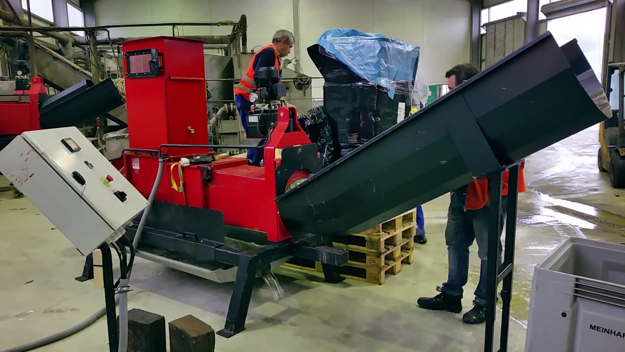 Efficient PET Bottle Compaction & Dewatering | RUNI SK370 Screw Compactor
