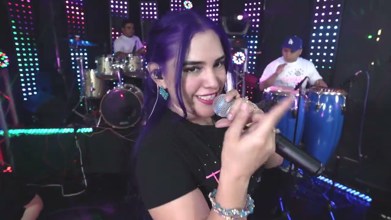 SACA LA MALETA - LIZ Y LA TENTAZION DE LA CUMBIA