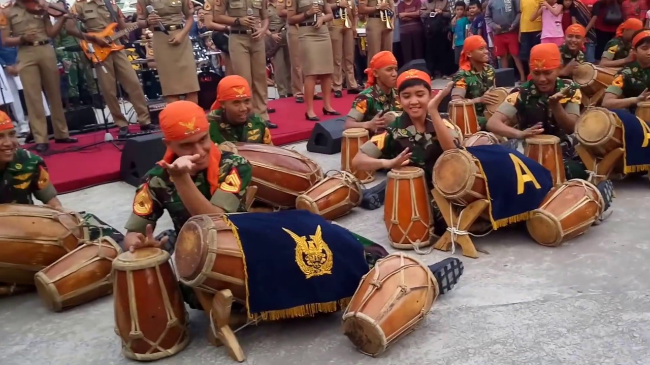 Atraksi Rampak kendang memukau dari Taruna Akademi Angkatan Udara (AAU) Jogja